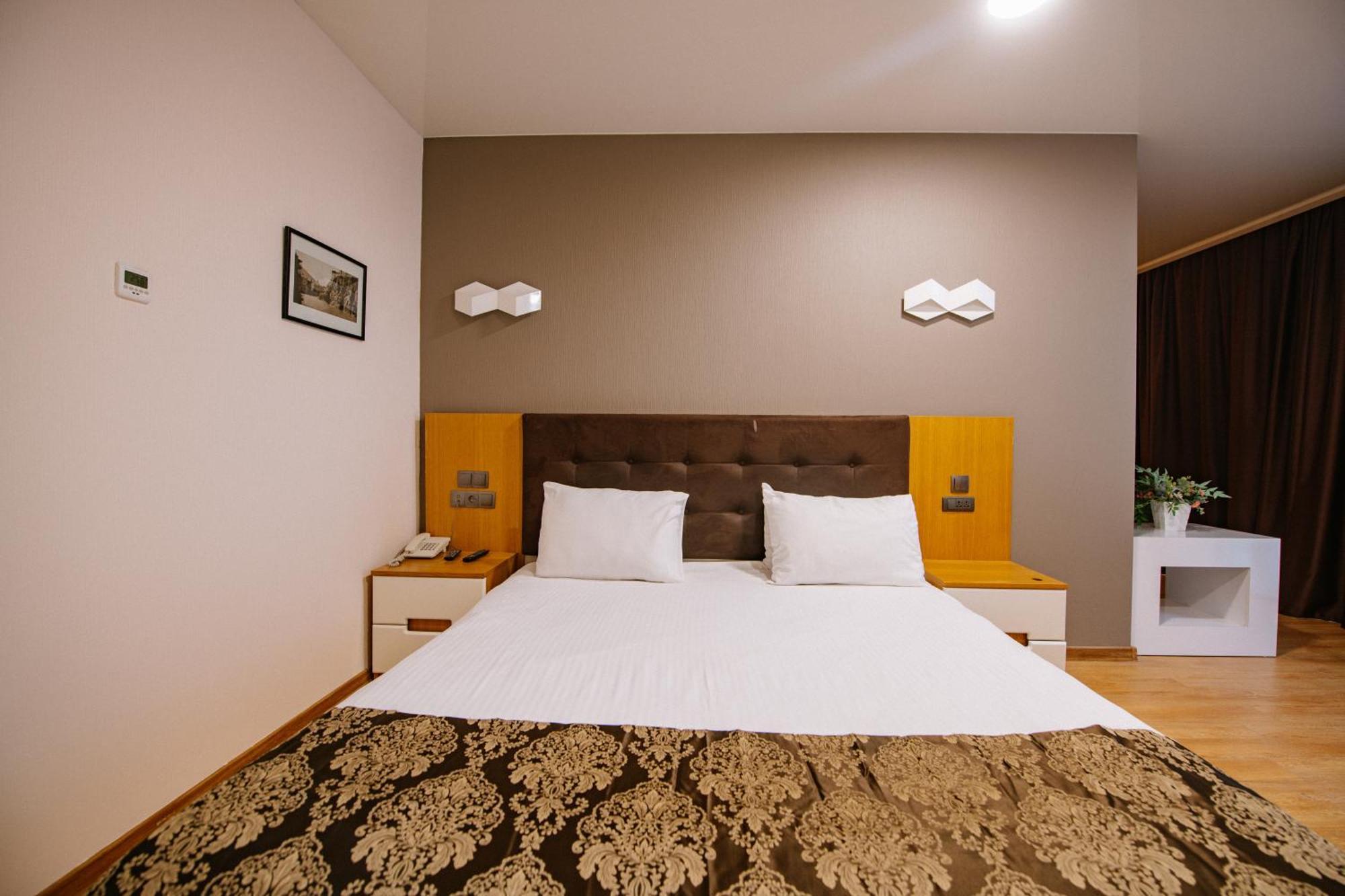 Iveria Inn Hotel Tbilisi Room photo